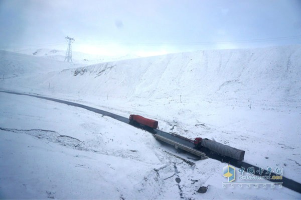 青藏公路路途艱險、坡道眾多