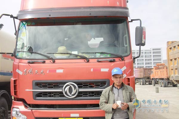 青藏公路上的卡車司機老馬