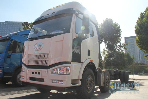 一汽解放、青島解放濟(jì)南卡車展同臺亮相 解放J6領(lǐng)航版受矚