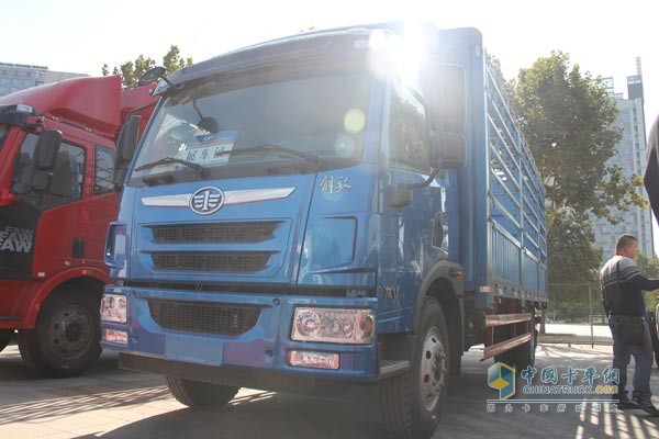 一汽解放、青島解放濟(jì)南卡車展同臺亮相 解放J6領(lǐng)航版受矚