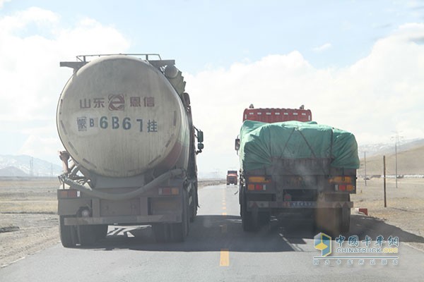 不斷上演輕松超車(chē)的聯(lián)合卡車(chē)U420牽引車(chē)