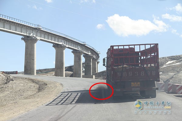 爬坡車(chē)輛出現(xiàn)冒黑煙現(xiàn)象