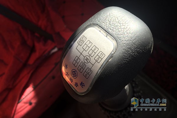 聯(lián)合卡車(chē)采用軟軸操作機(jī)構(gòu)的法士特變速箱