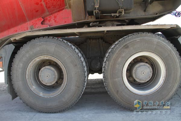 聯(lián)合卡車(chē)根據(jù)運(yùn)輸需求配有大速比輪減橋設(shè)計(jì)結(jié)構(gòu)