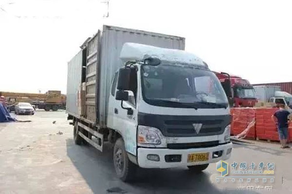 搭載康明斯ISF發(fā)動機的歐馬可輕卡