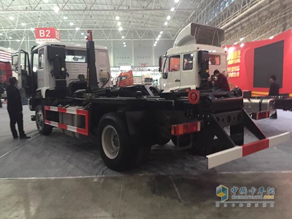 中國(guó)重汽武漢車展展臺(tái)面面觀