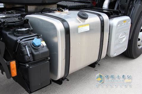 廣汽日野700系列 420馬力 6x4牽引車