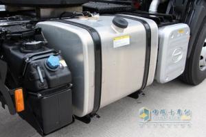 廣汽日野700系列 420馬力 6*4牽引車