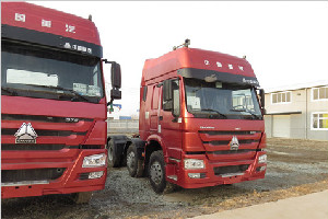 中國重汽 HOWO 6×2前雙轉(zhuǎn)向牽引車 中國重汽 HOWO 6×2前雙轉(zhuǎn)向牽引車