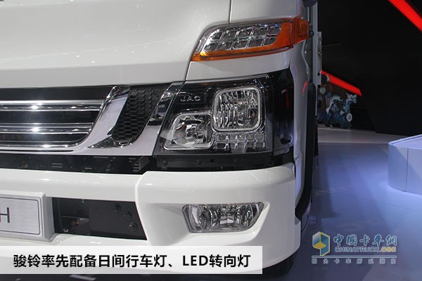配備日間行車燈、LED轉(zhuǎn)向燈