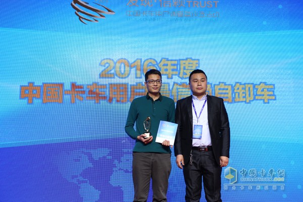 東風(fēng)柳汽榮獲2016年度中國(guó)卡車用戶信賴自卸車