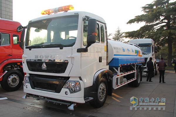 中國重汽 T5G 4X2 210馬力 國五 揚(yáng)塵車