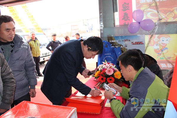 2016慶鈴太原新產(chǎn)品推介會(huì)暨用戶簽單活動(dòng)