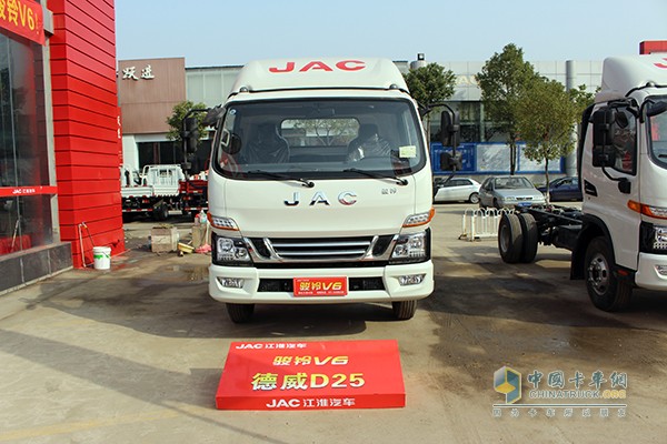 江淮駿鈴V6“百城千店萬人開心購”嗨爆武漢