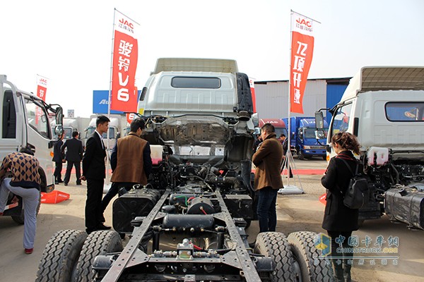 江淮駿鈴V6“百城千店萬人開心購”嗨爆武漢