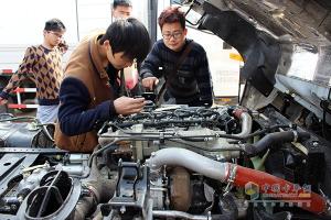 江淮駿鈴V6“百城千店萬人開心購”嗨爆武漢