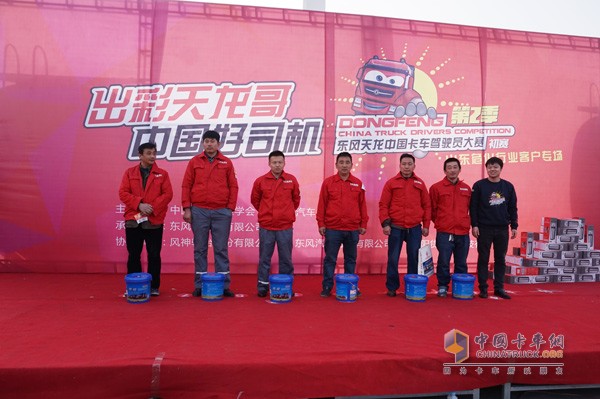 刷新危化品運(yùn)輸駕駛大賽新高度 出彩天龍哥贏戰(zhàn)東營(yíng)