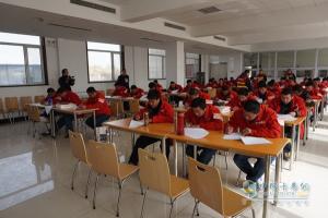 刷新危化品運(yùn)輸駕駛大賽新高度 出彩天龍哥贏戰(zhàn)東營(yíng)