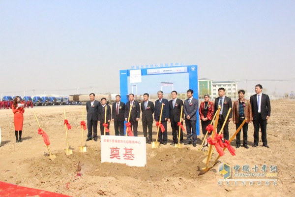 聯(lián)盟與論壇助力  歐曼新一代危化品運輸車東營交車忙