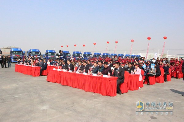 聯(lián)盟與論壇助力  歐曼新一代危化品運輸車東營交車忙