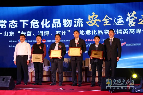 聯(lián)盟與論壇助力  歐曼新一代危化品運輸車東營交車忙