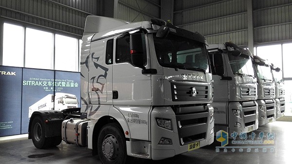 汕德卡4x2危化品專(zhuān)用運(yùn)輸車(chē)