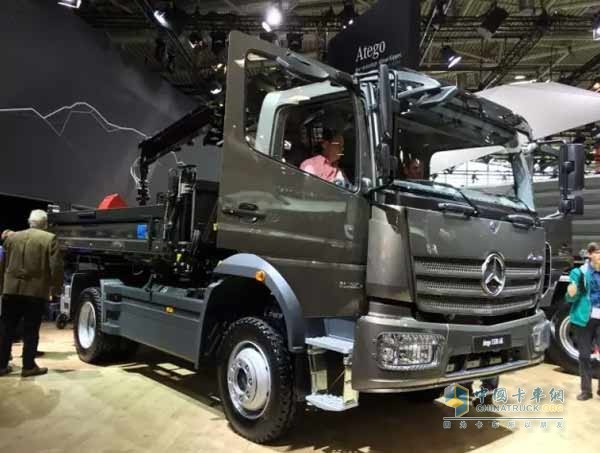 烏尼莫克系列越野車是極佳的工程作業(yè)設(shè)備搭載平臺(tái)