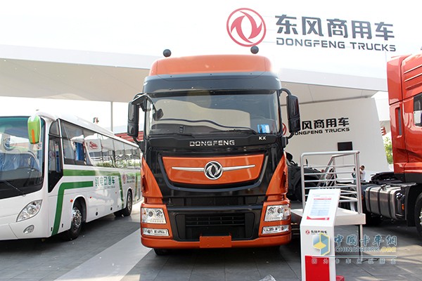 東風(fēng)天龍旗艦4X2牽引車(chē)采用空氣懸掛