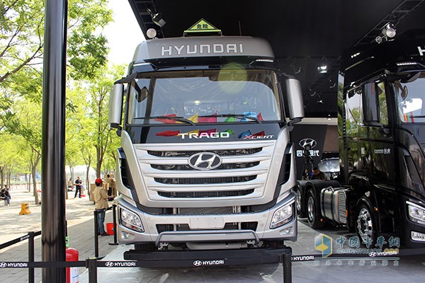 四川現(xiàn)代?；愤\(yùn)輸牽引車(chē)