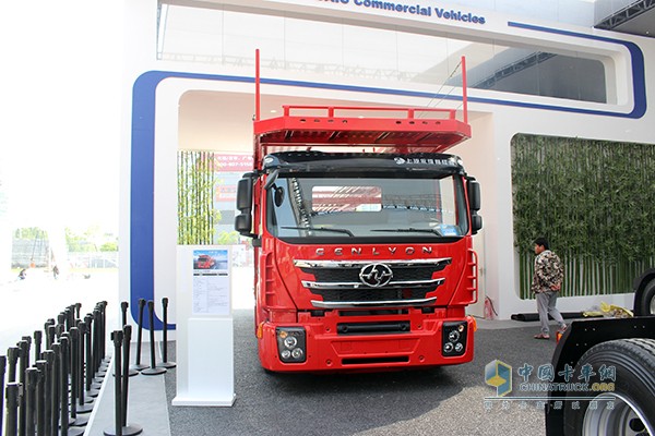 上汽紅巖中置軸轎運(yùn)車(chē)亮相