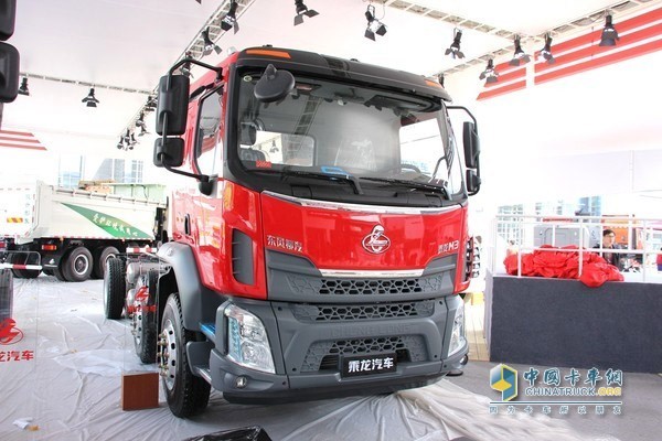 長頭卡車乘龍T7領銜，東風柳汽全新平臺產(chǎn)品集體亮相！