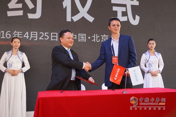 長頭卡車乘龍T7領銜，東風柳汽全新平臺產(chǎn)品集體亮相！