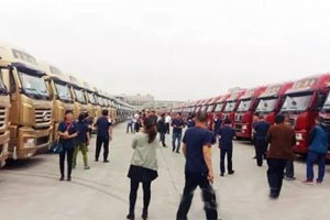 大運(yùn)重卡獲河南客戶現(xiàn)場(chǎng)訂車43輛