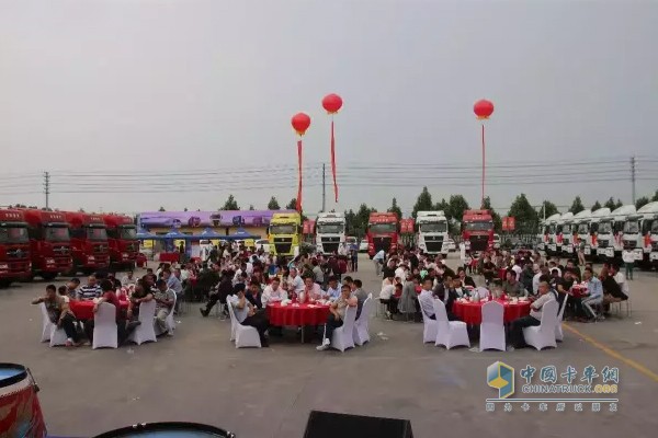 中國重汽汕德卡、斯太爾2016購車嘉年華臨沂活動現(xiàn)場