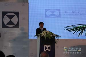 奔馳Actros 2648 6×2卡車(chē)榮耀亮相 暨利星行商用車(chē)?yán)ド娇偛块_(kāi)業(yè)