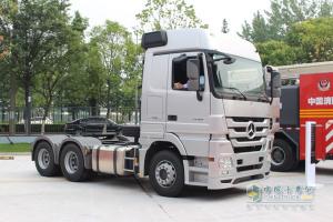 奔馳Actros 2648 6×2卡車(chē)榮耀亮相 暨利星行商用車(chē)?yán)ド娇偛块_(kāi)業(yè)