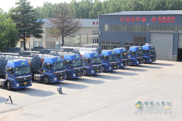 歐曼全新一代危化品運(yùn)輸車暢銷山東淄博、東營交車忙