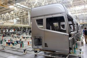 [解放卡車60年]解碼一汽解放青島：新基地 新標(biāo)桿 新航程