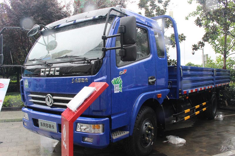 東風多利卡D7 156馬力 5.18米排半欄板輕卡