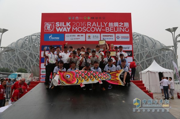 日野戰(zhàn)隊(duì)征戰(zhàn)2016絲綢之路拉力賽