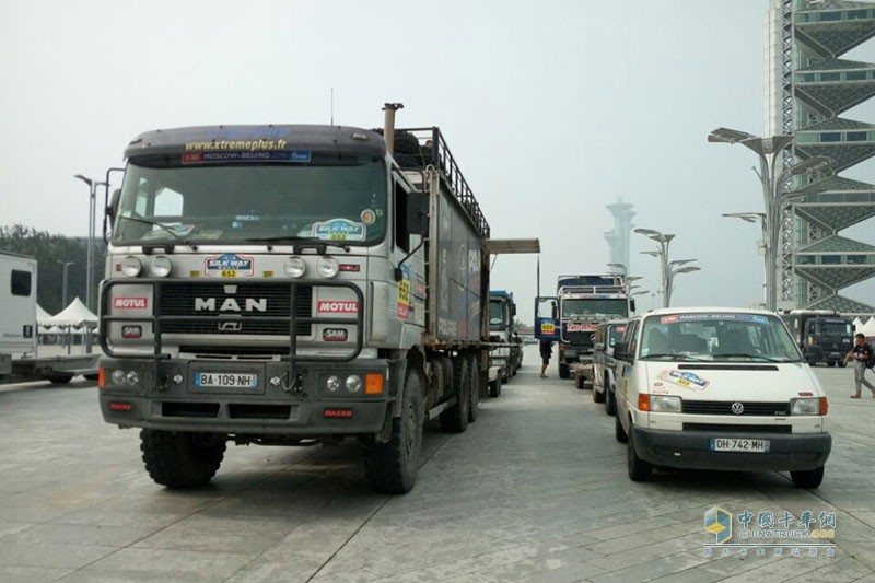 細數(shù)2016絲綢之路拉力賽中有顏值有內(nèi)涵的卡車戰(zhàn)車