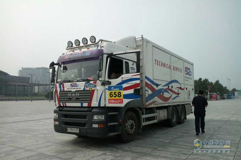 細數(shù)2016絲綢之路拉力賽中有顏值有內(nèi)涵的卡車戰(zhàn)車