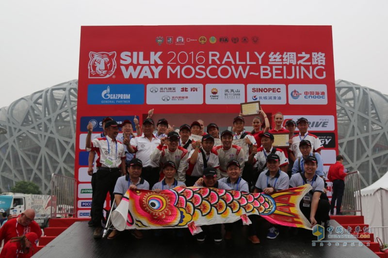 細數(shù)2016絲綢之路拉力賽中有顏值有內(nèi)涵的卡車戰(zhàn)車