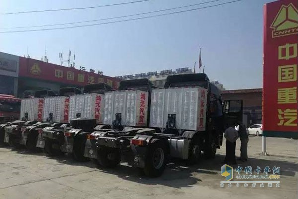 重汽豪瀚430大馬力天然氣牽引車