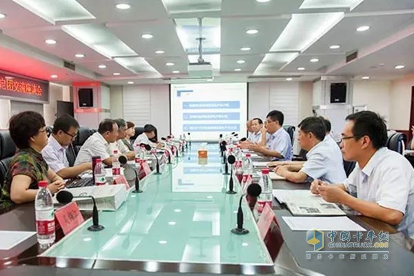 時(shí)代事業(yè)部相關(guān)產(chǎn)品負(fù)責(zé)人對產(chǎn)品詳細(xì)介紹