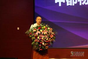 緊追新版GB1589 福田戴姆勒與中都物流簽訂千臺中置軸轎運(yùn)車