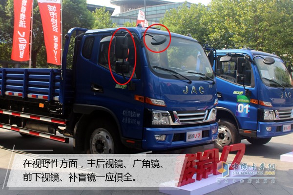 在視野性上主后視鏡、廣角鏡、前下視鏡、補(bǔ)盲鏡一應(yīng)俱全。