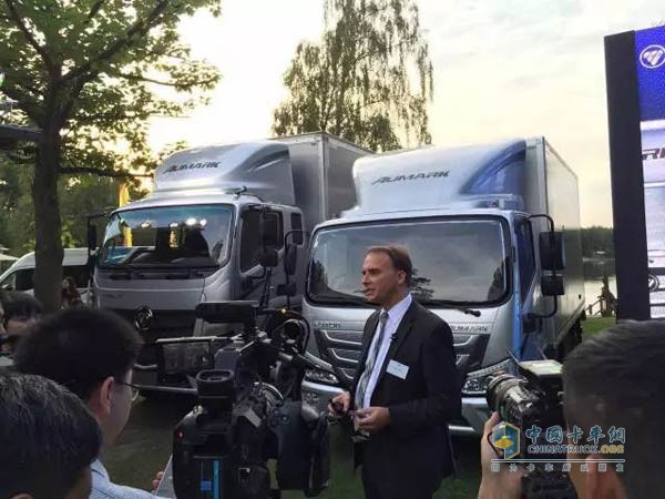 【采埃孚集團(tuán)商用車事業(yè)部全球高級副總裁、底盤模塊與減振技術(shù)負(fù)責(zé)人Mr. JoachimHolzner接受采訪】