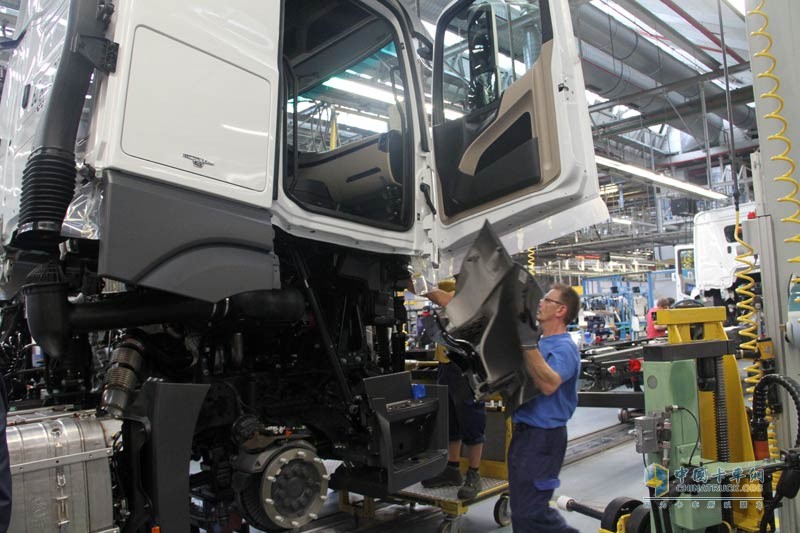 奔馳卡車德國(guó)行：這么造Actros 探訪梅賽德斯-奔馳沃爾特工廠