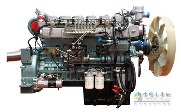 曼品控380馬力發(fā)動機(jī)，匹配最新一代BOSCH高壓共軌噴射系統(tǒng)，結(jié)合行車電腦(ECU)總成，精確控制燃油噴射，提高燃油霧化效果，最大限度壓榨每一滴燃油的價值，使燃燒更充分，經(jīng)濟(jì)性更好。